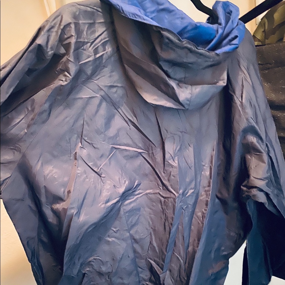 Gap Windbreaker Pullover - image 3